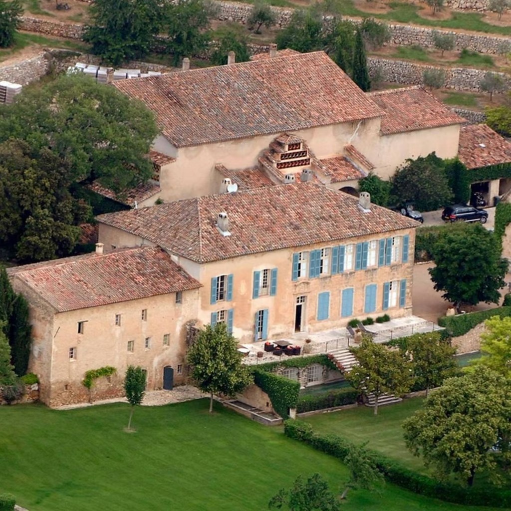Вид с воздуха на Шато Мираваль, поместье, которое Анджелина Джоли и Брэд Питт купили в 2008 году