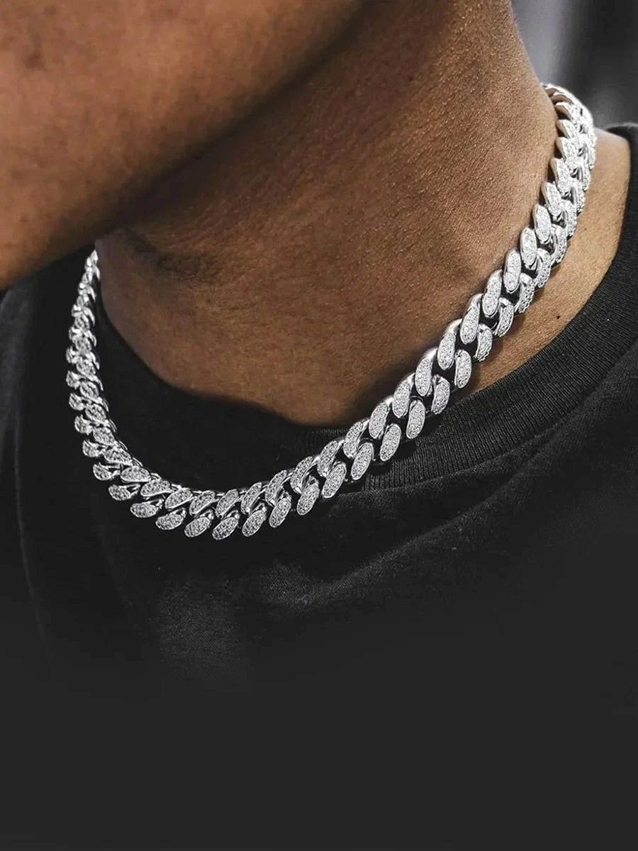 Почему рэперы носят золотые и серебряные цепи?